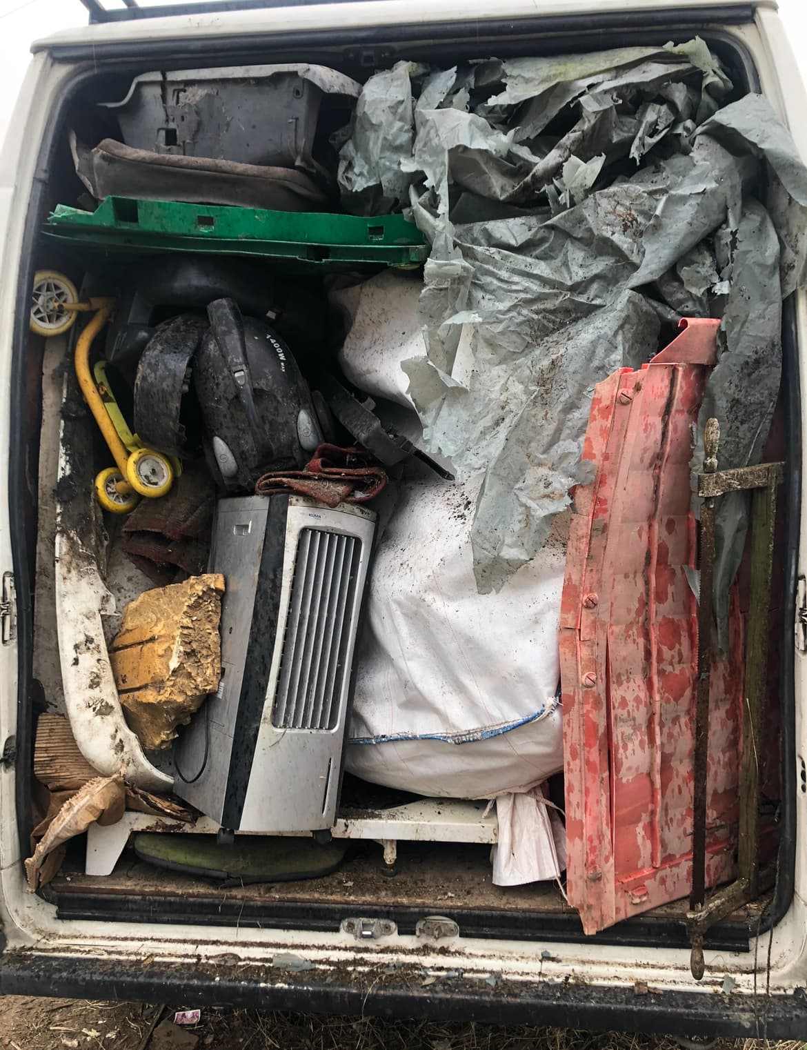 Garázs lomtalanítás és gépek elszállítása – Budapest, XVII. kerület